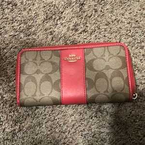 Coach wallet loose like a pink stripe but it’s red